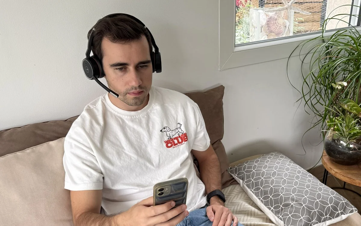 Comédien en répétition avec REPETO — Alexis
